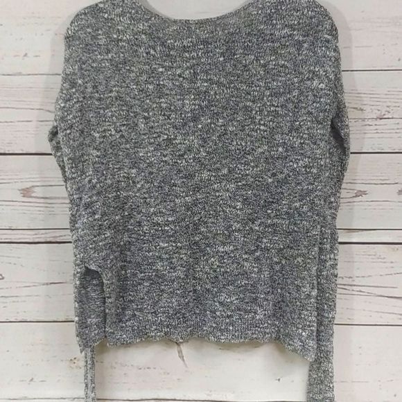 WOMEN'S Hollister Grey Sweater - Picture 2 of 7